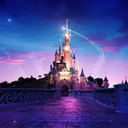 Proche Paris, Disneyland+la Vallee Village. *